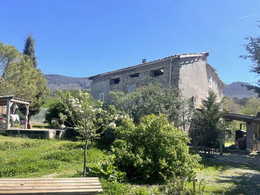 THOARD Maison Thoard 5 pièces 210 m2 + dépendances sur 3.6 hectares 2