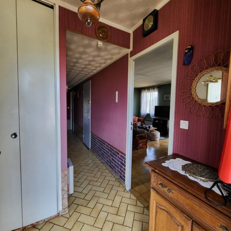VERNOUILLET Vente à terme occupée, maison 73 m², Vernouillet (28500), 2 chambres, sous-sol total, dépendance, hangar, terrain de 575 m². Bouquet de 100 400 HAI et 425/mois sur 4 ans 4