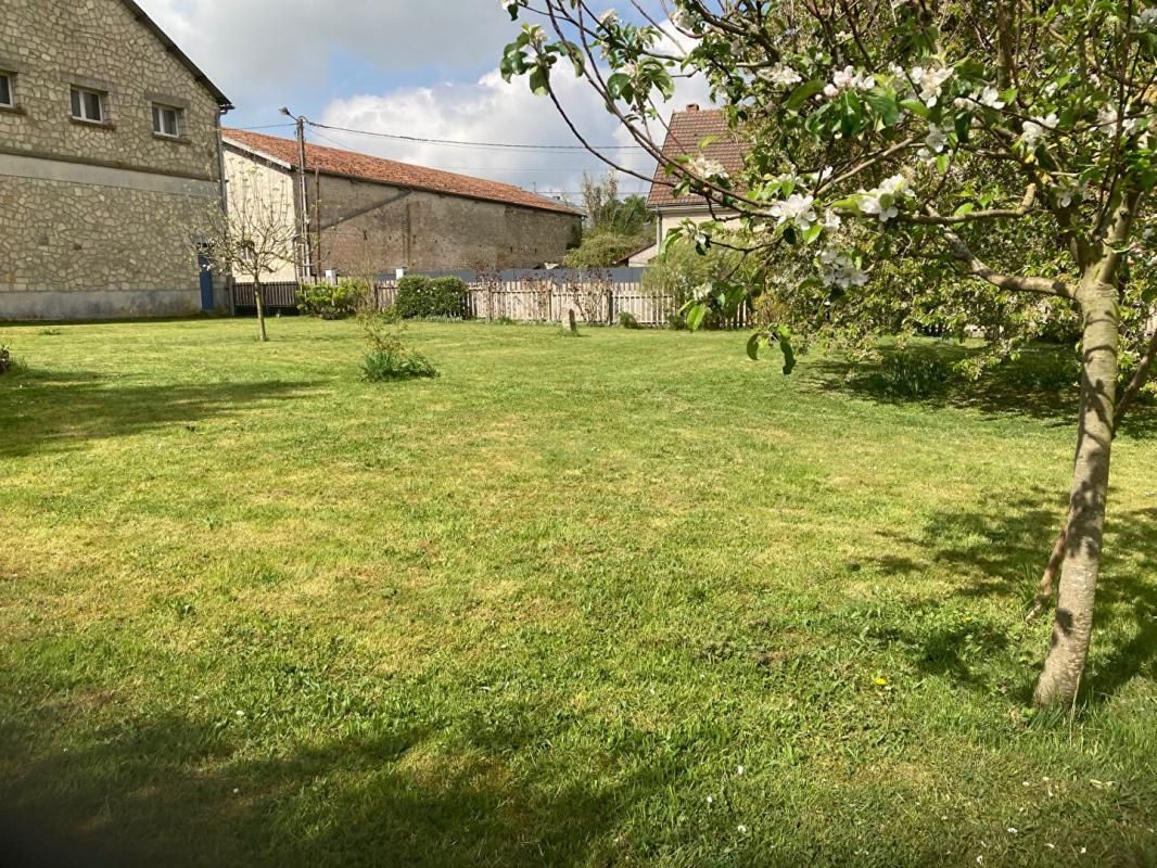 TERRAIN CONSTRUCTIBLE 876 m2