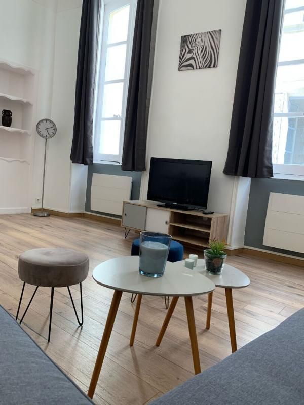 NIMES 30.GARD. Nîmes. Magnifique appartement entièrement rénové de 65 m² dans l'écusson 2