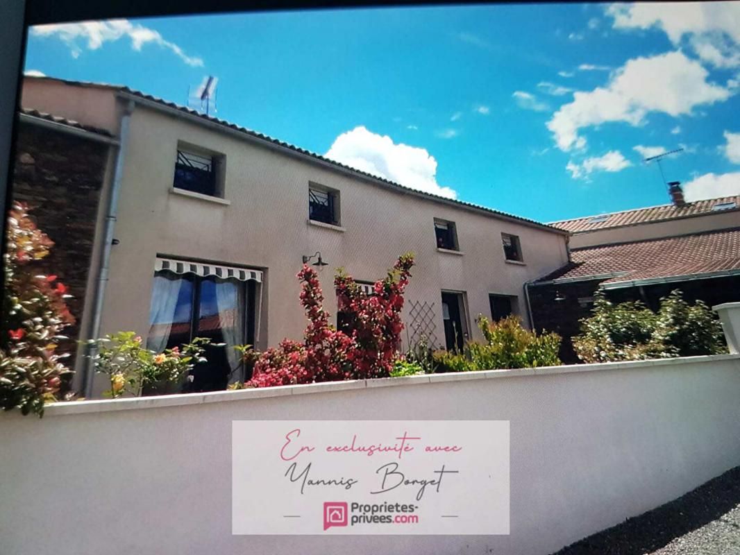 SAINT-FULGENT Maison en pierre et poutres apparentes - 4 chambres 1