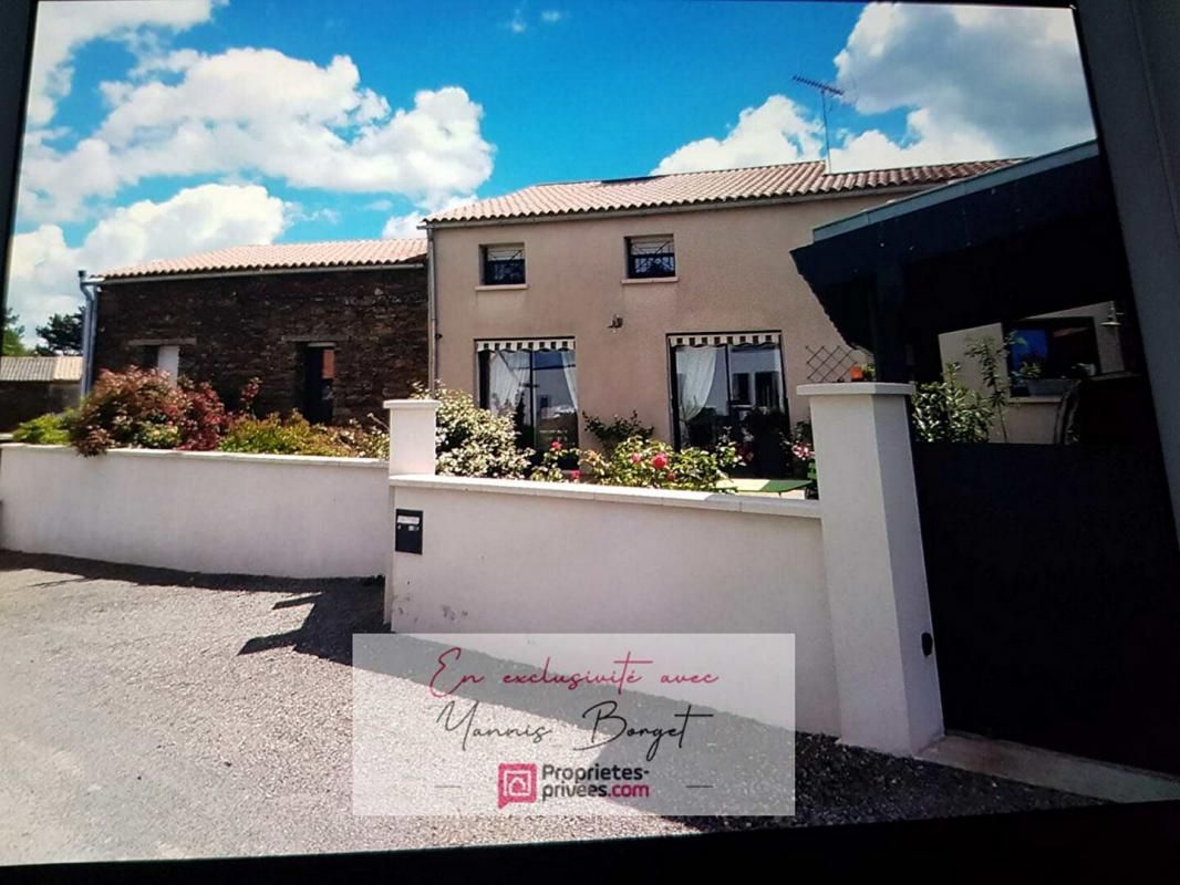 SAINT-FULGENT Maison en pierre et poutres apparentes - 4 chambres 2