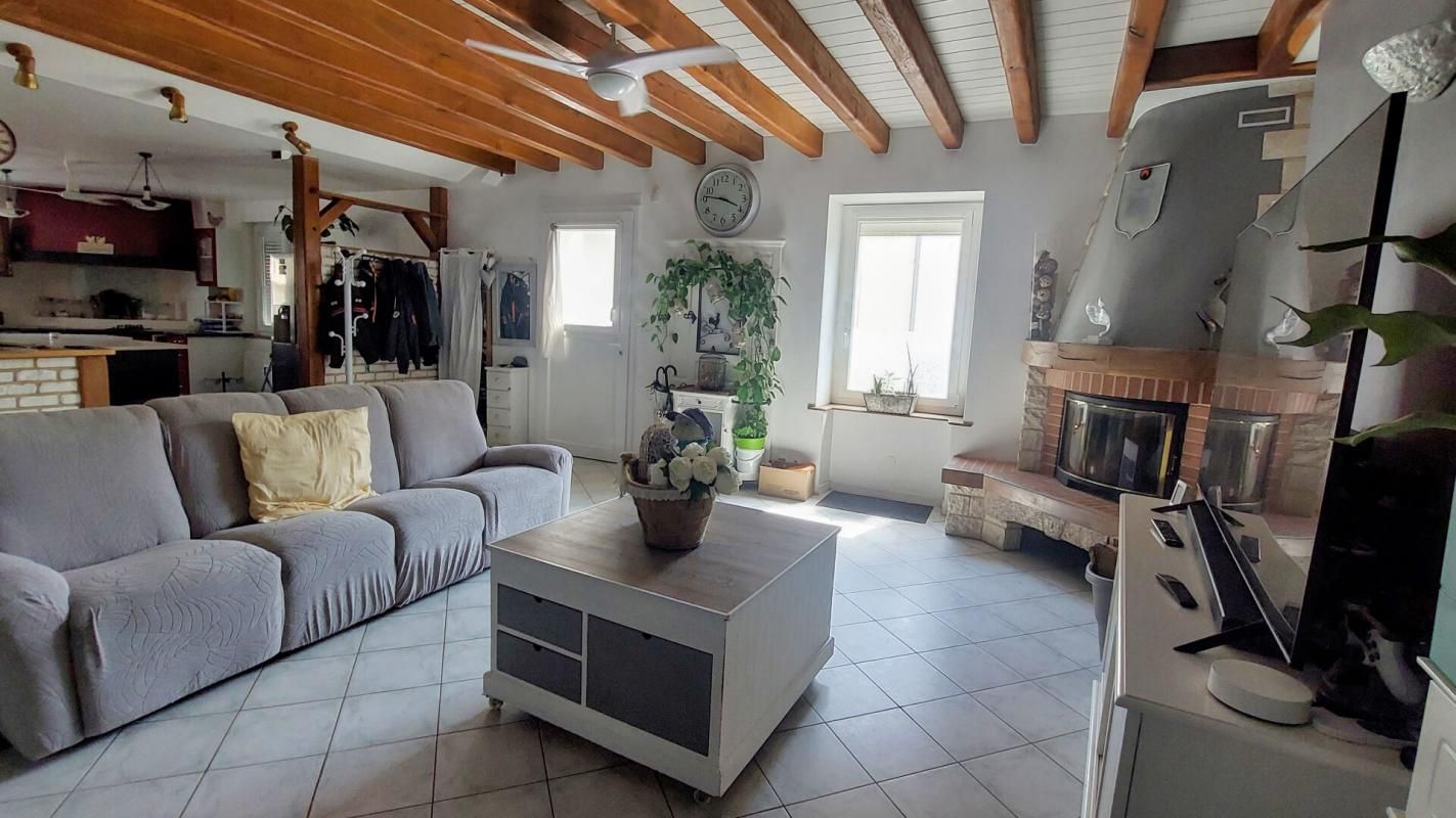 SAINT-CLAUDE-DE-DIRAY Maison de 195 m2 sans jardin 2