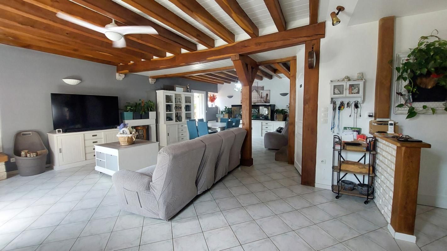 SAINT-CLAUDE-DE-DIRAY Maison de 195 m2 sans jardin 3