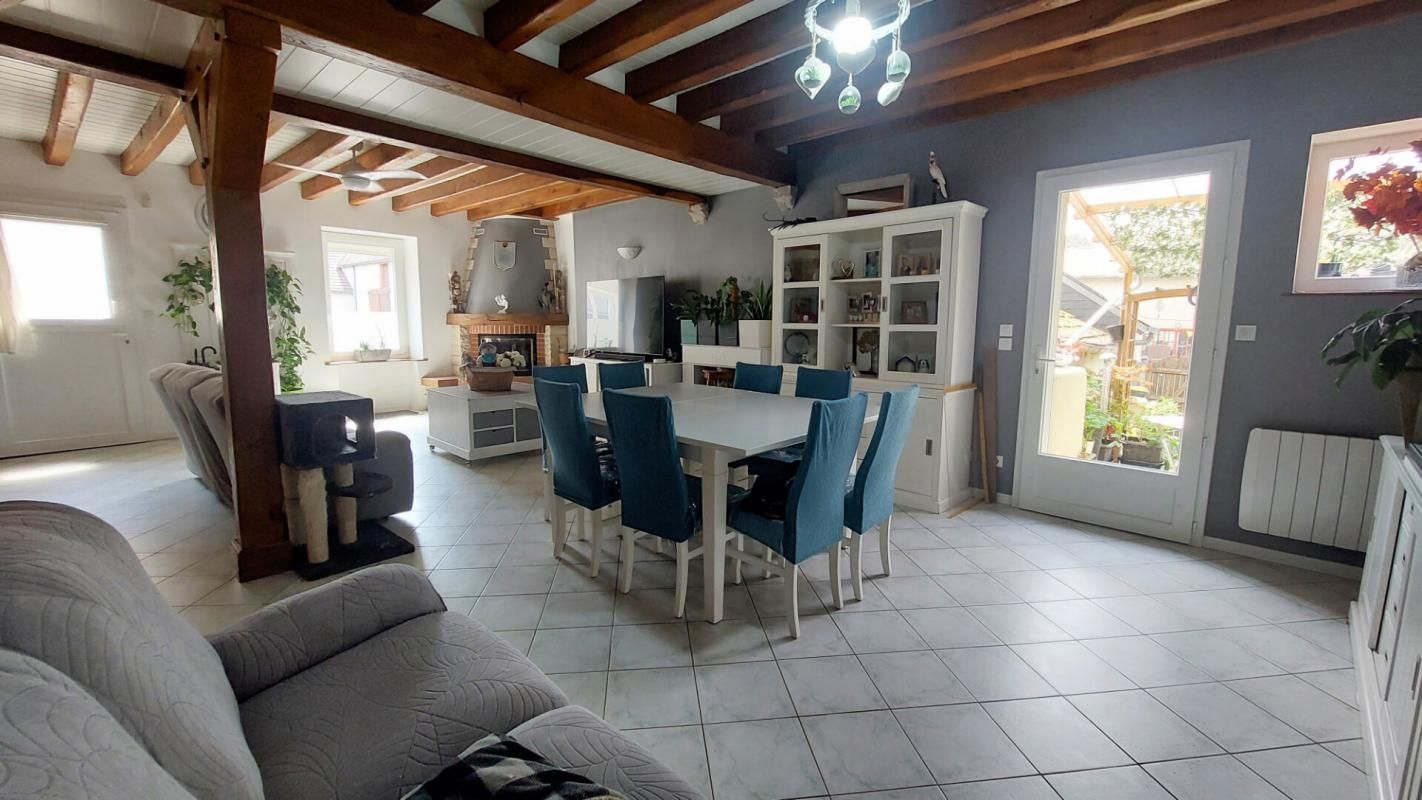 SAINT-CLAUDE-DE-DIRAY Maison de 195 m2 sans jardin 4