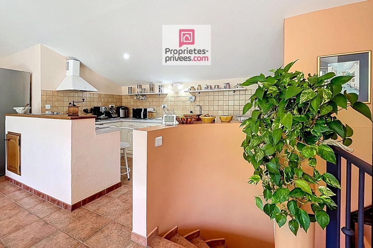 LOURMARIN Ravissant T2-3 avec terrasse et parking en sous-sol 2