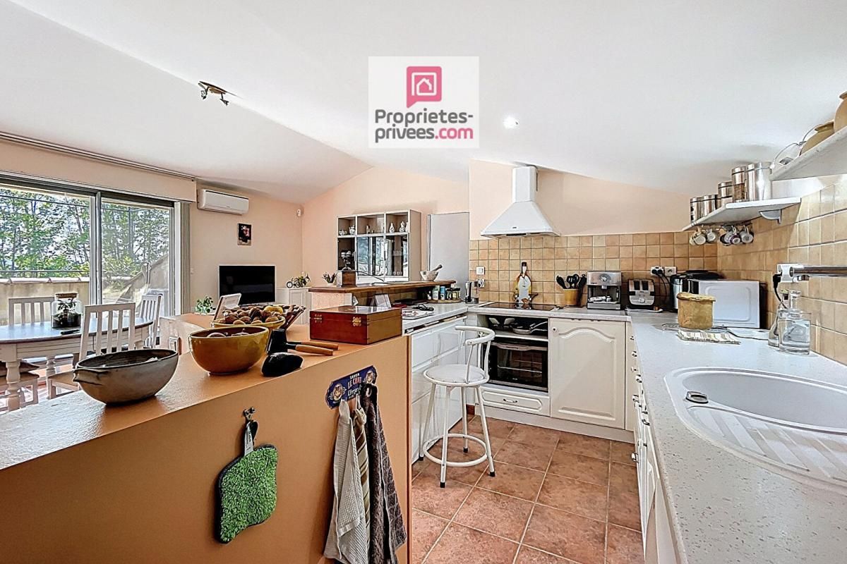 LOURMARIN Ravissant T2-3 avec terrasse et parking en sous-sol 3
