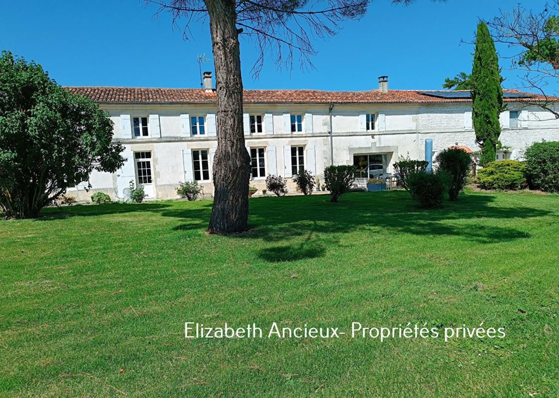 17400 LA VERGNE- Maison familiale 10 pièces - 5 chambres