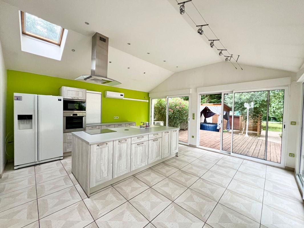 FLEURY-MEROGIS Maison Fleury Merogis 7 pièces de 150 m2 2