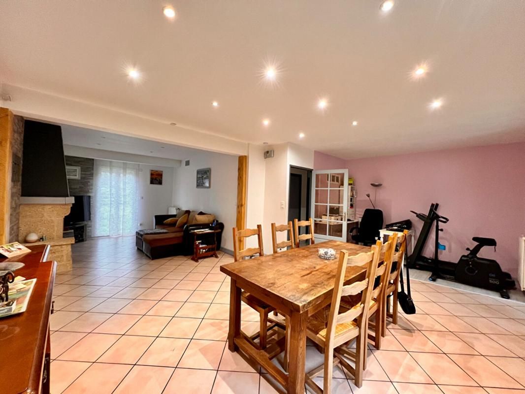 FLEURY-MEROGIS Maison Fleury Merogis 7 pièces de 150 m2 3