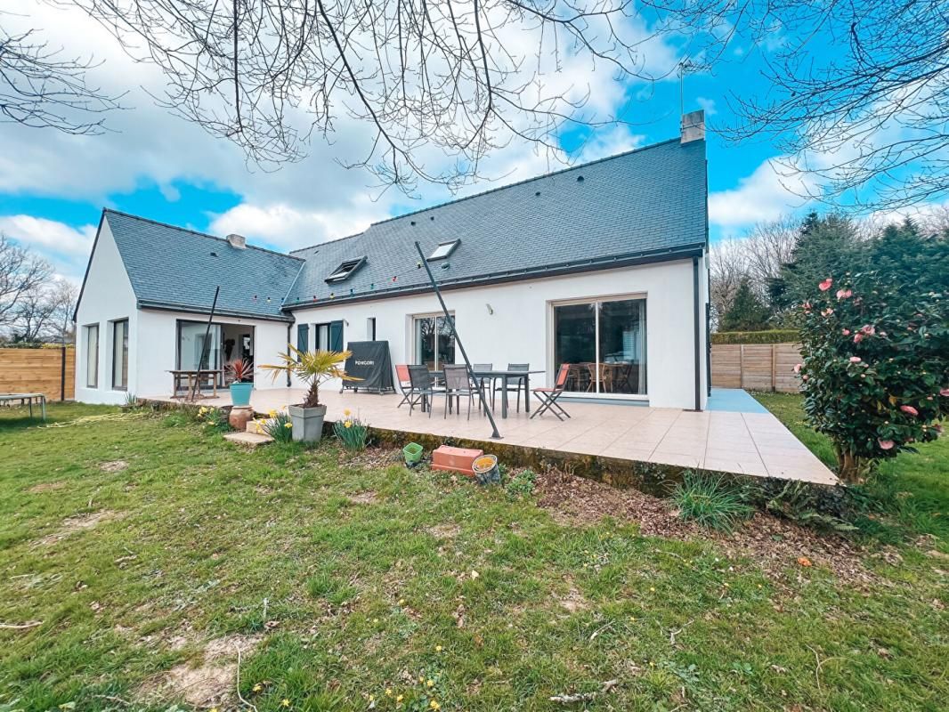 Maison Sautron 165 m2 - Jardin clos, double garage et combles aménageables