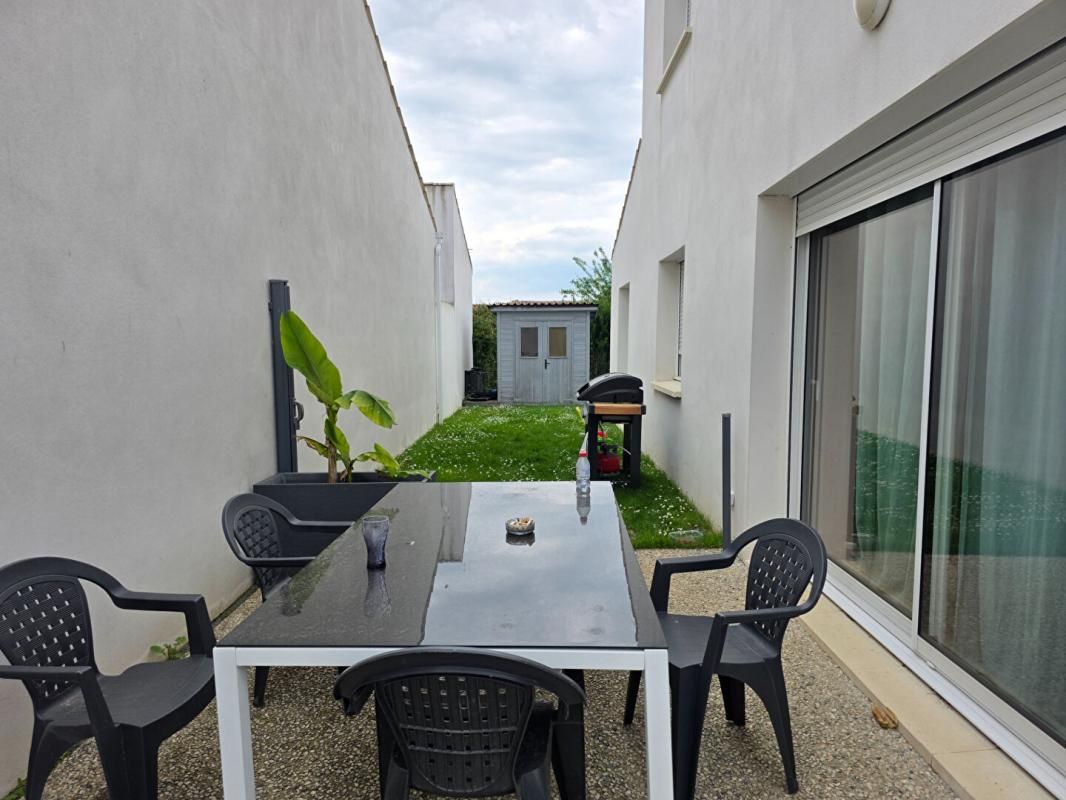BREUILLET RARE MAISON AVEC PATIO ET ETAGE 4