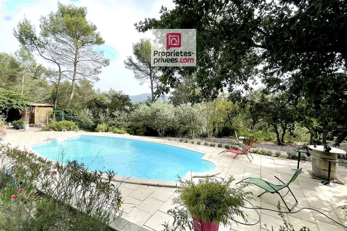 Maison avec studio sur grand terrain avec piscine