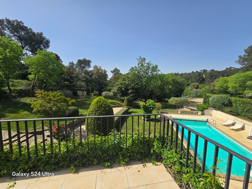 NIMES Belle demeure à Nimes 6 pièce(s) 170 m2 + annexes et piscine sur un terrain idyllique de 4660m² 2