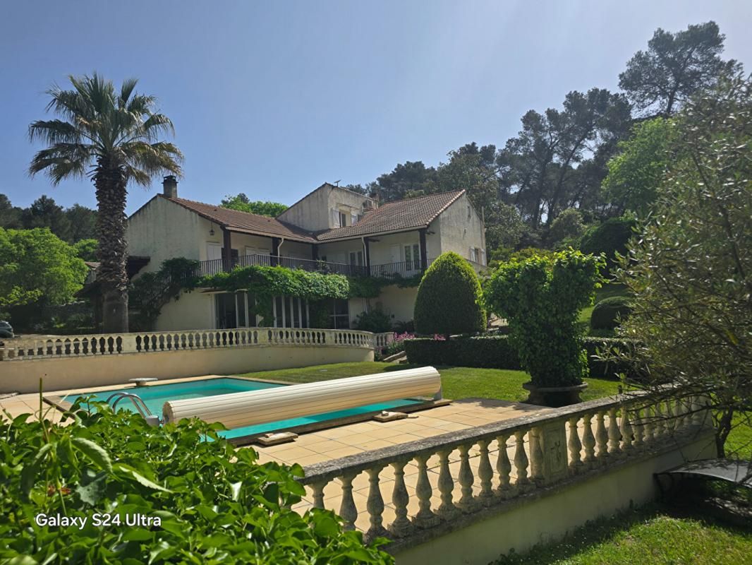 NIMES Belle demeure à Nimes 6 pièce(s) 170 m2 + annexes et piscine sur un terrain idyllique de 4660m² 3