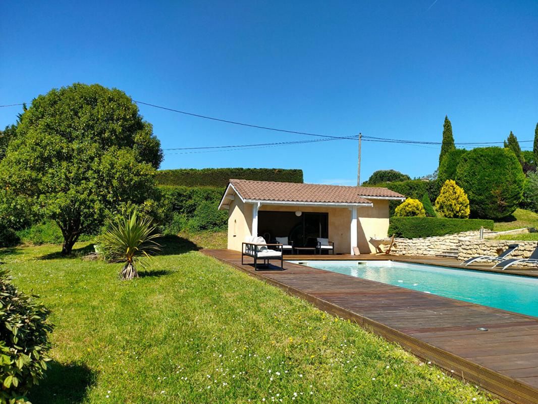 YVRAC BELLE PROPRIÉTÉ 175 m² - GARAGE 100 m² - PISCINE - TERRAIN 5328 m² 4