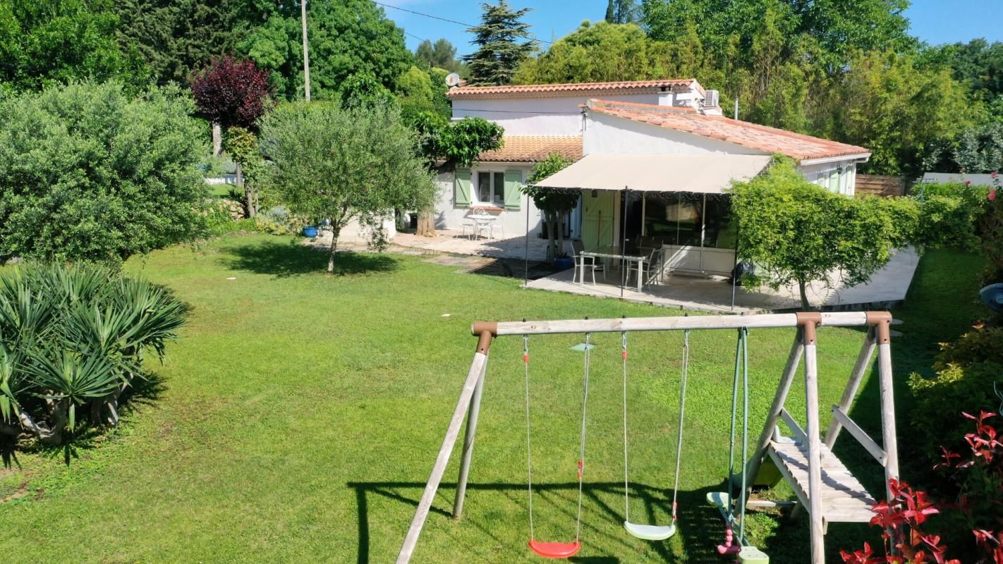 LE VAL Villa sur 1700m² de terrain avec piscine, appartement et garage - LE VAL 3
