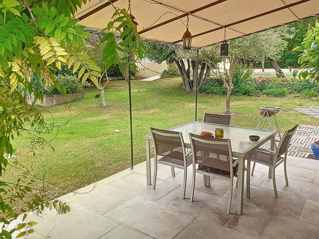 LE VAL Villa sur 1700m² de terrain avec piscine, appartement et garage - LE VAL 4