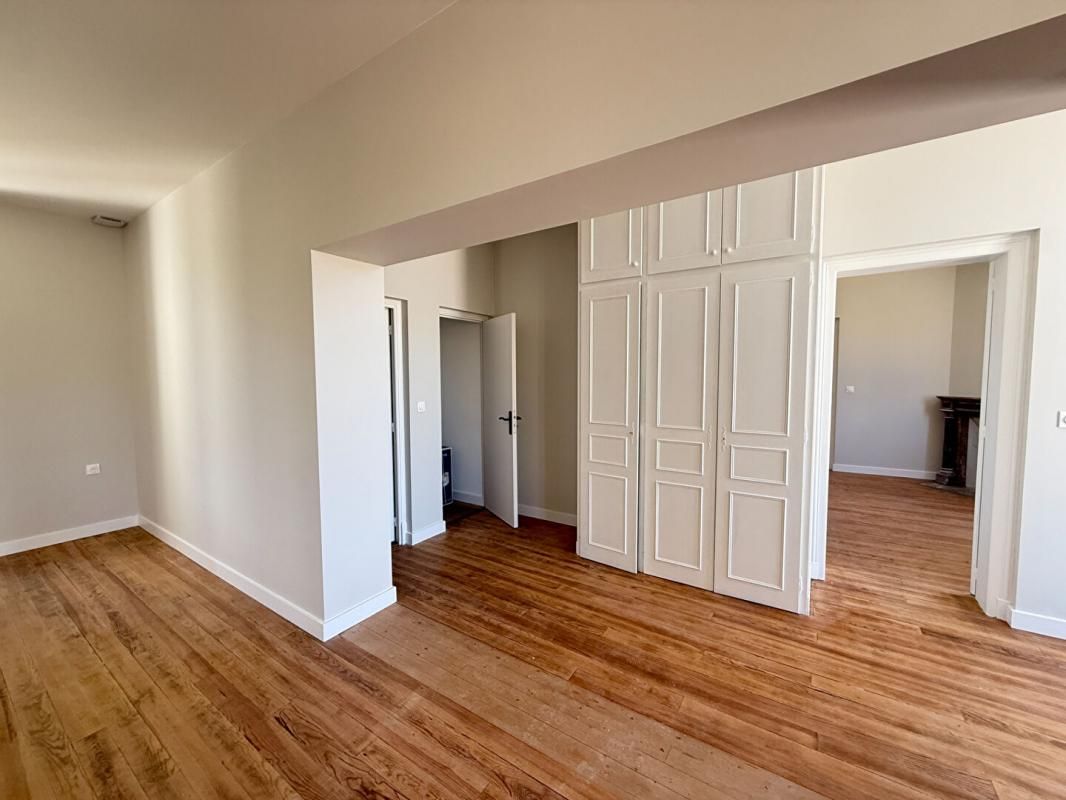 CHAMPNIERS Maison Champniers 5 pièce(s) 210 m2 4