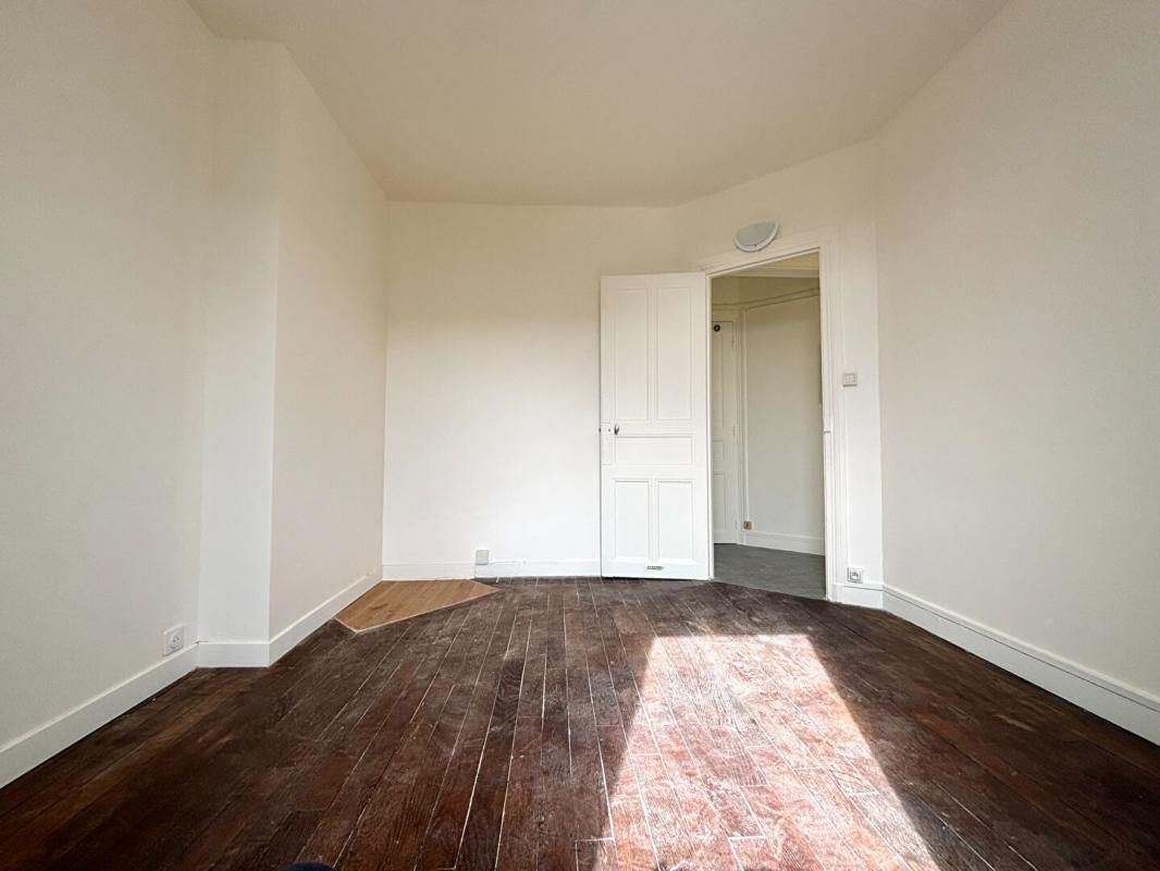 MAISONS-ALFORT Appartement Maisons Alfort 1 pièce quartier Charentonneau 2