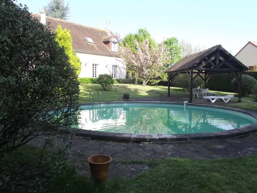 Maison Azay Le Ferron 8 pièce(s) 210 m2