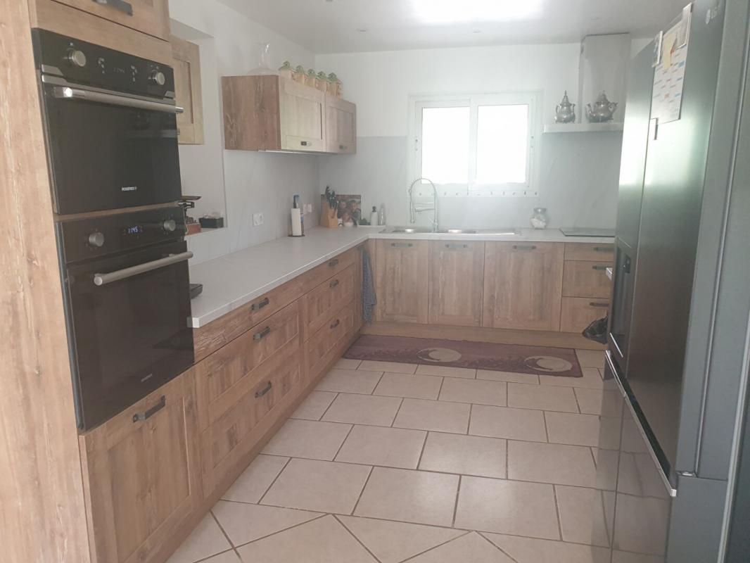 OLLIOULES 83190 Maison familiale 160 m2 sur terrain 2200 m² 3