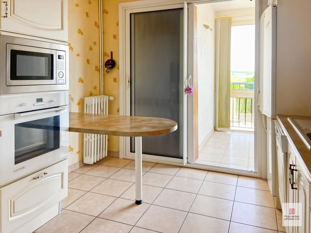 SABLE-SUR-SARTHE Appartement Sable Sur Sarthe 5 pièce(s) 85.65 m2 3