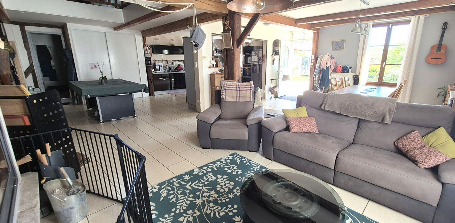 SAINT-DIZIER Belle Demeure ou Maison de Caractère de 161m² entièrement rénovée avec sa Cour de 100m² sécurisée, son Atelier, Bûcher, Dépendances, Terrasse avec pergola, Barbecue et Terrain clos, arboré de 514 m² 4