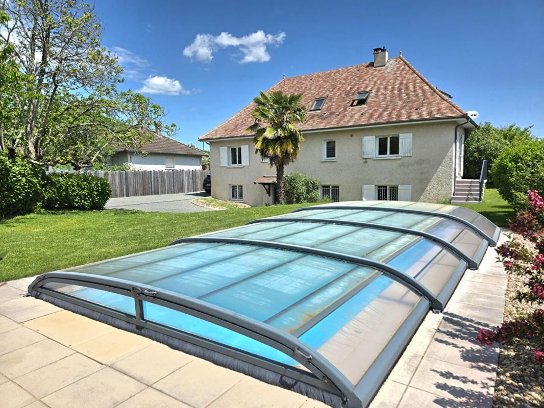 TRELISSAC Maison traditionnelle périgourdine, type 9, double garage, piscine couverte, sur un terrain de 1102 m² 4