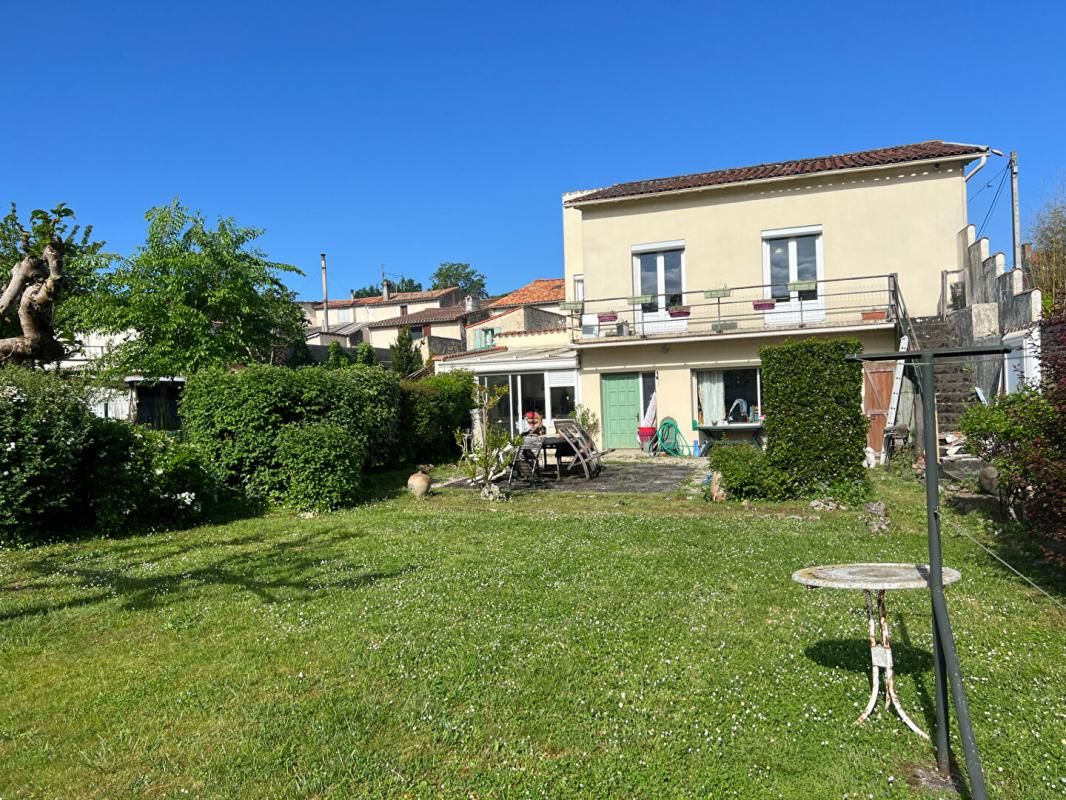 SAINT-MAIXENT-L'ECOLE Maison Saint Maixent L Ecole 4 pièce(s) 116 m2 2