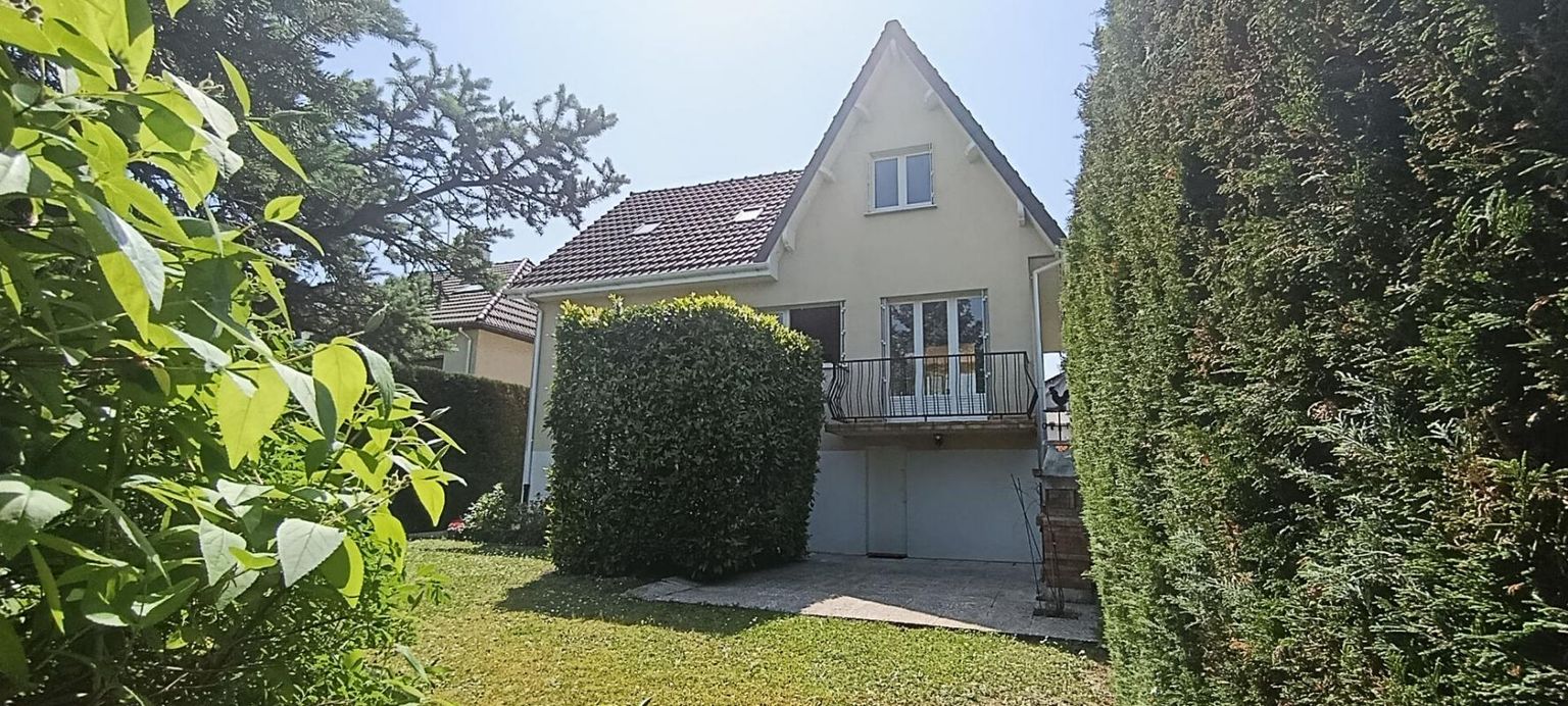 QUINCY-SOUS-SENART Maison Quincy Sous Senart 8 pièces 133 m2 au sol avec sous-sol total 2