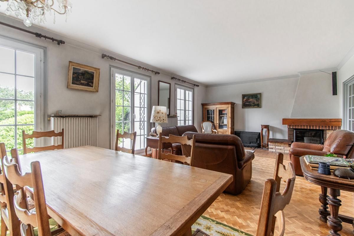 BRETIGNY-SUR-ORGE Maison Bretigny Sur Orge 7 pièce(s) 149 m2 4