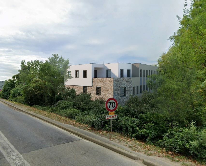 TEYRAN Local pour activités de services, professions libérales, ... de 125.81 m2 & 2 stationnements en extérieur + 3 parkings en sous-sol 4