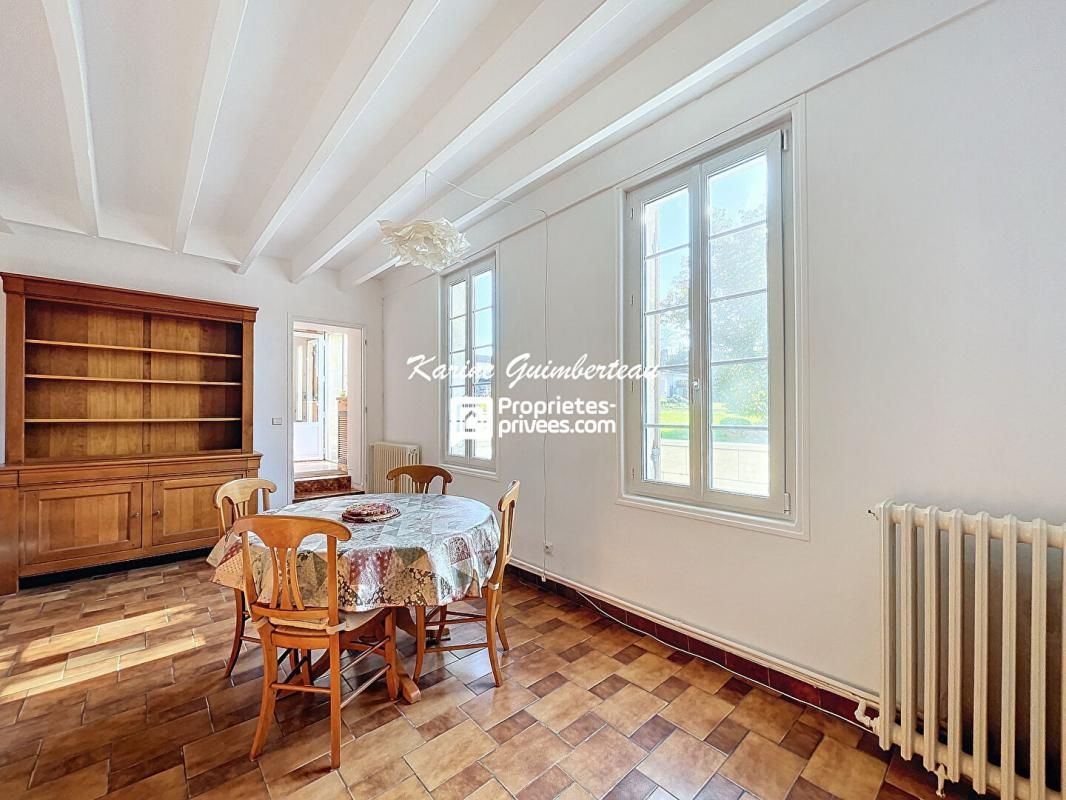 ABZAC Maison en pierre avec jardin + grande salle de 80 m² * 2 + rentabilité commerciale 4