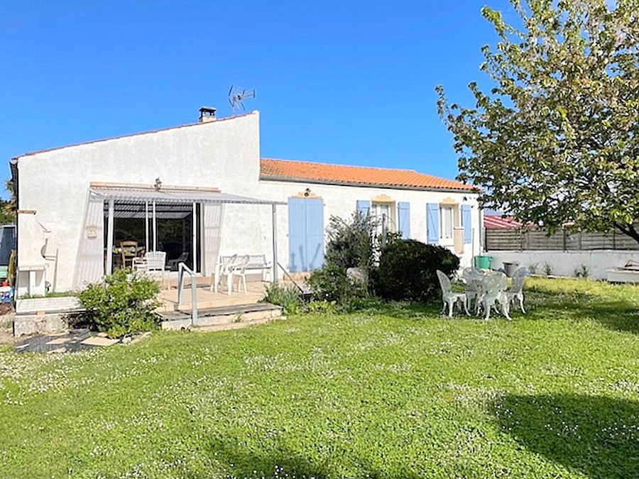 Maison de plain pied  centre Saint Sauveur  jardin garage