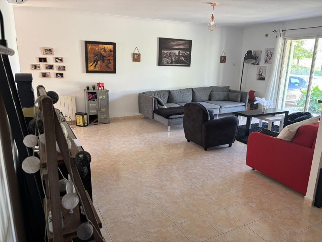 UZES Maison Uzes 5 pièce(s) 128 m2 2