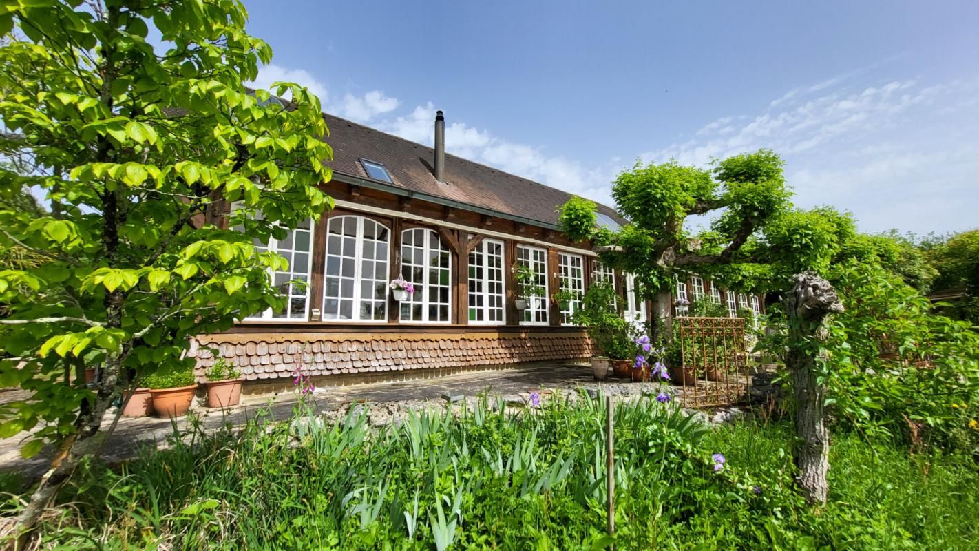 ECHOURGNAC Grande Maison atypique entre Riberac et Saint Aulaye parcelle de 4ha et un étang 3