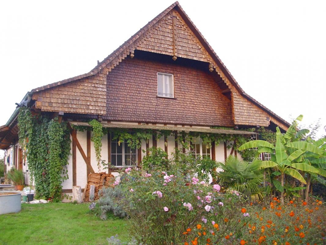 ECHOURGNAC Grande Maison atypique entre Riberac et Saint Aulaye parcelle de 4ha et un étang 4