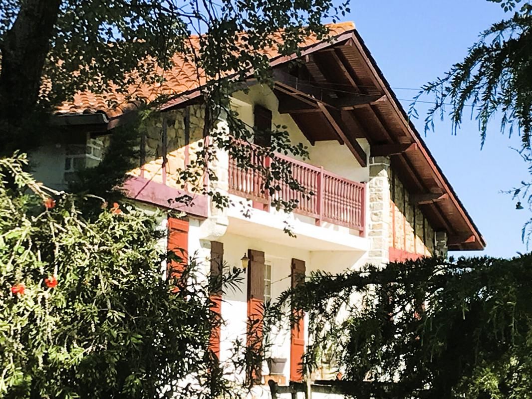 Maison Basque avec piscine proche St Palais