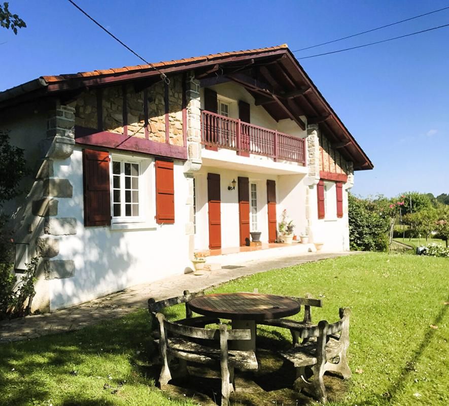 ARBOUET-SUSSAUTE Maison Basque avec piscine proche St Palais 2