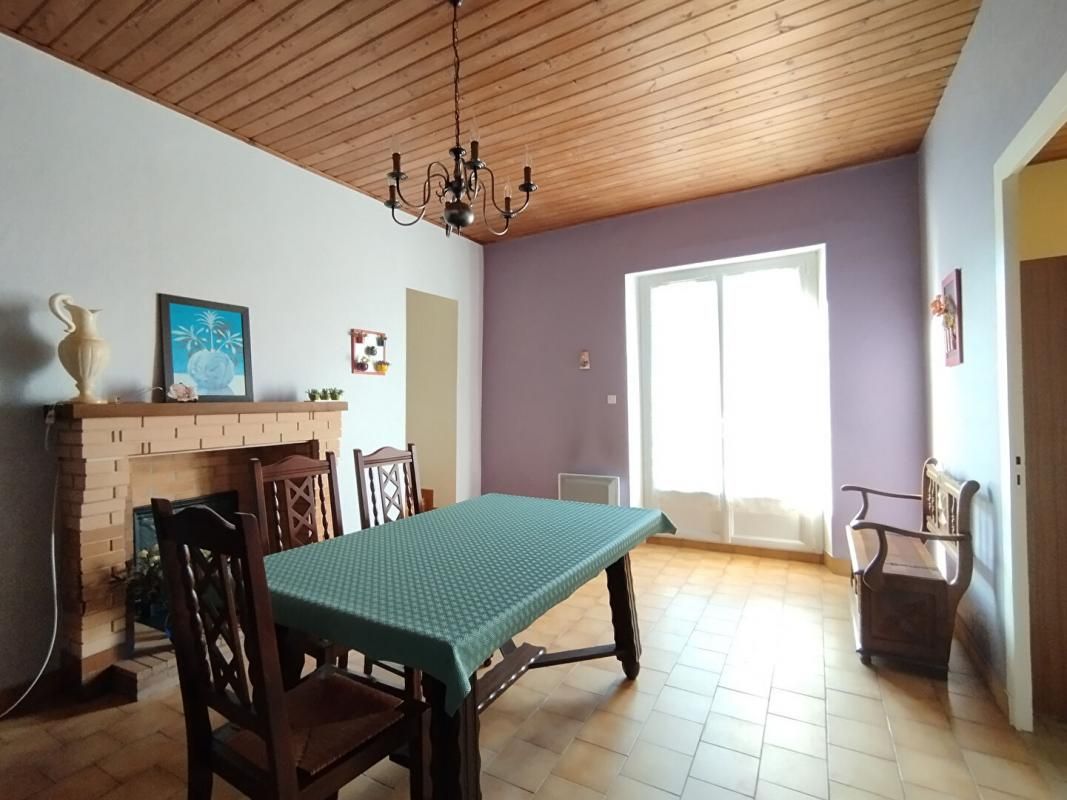 DIVATTE-SUR-LOIRE Ensemble immobilier, 100m² habitable + 170m² annexes 2