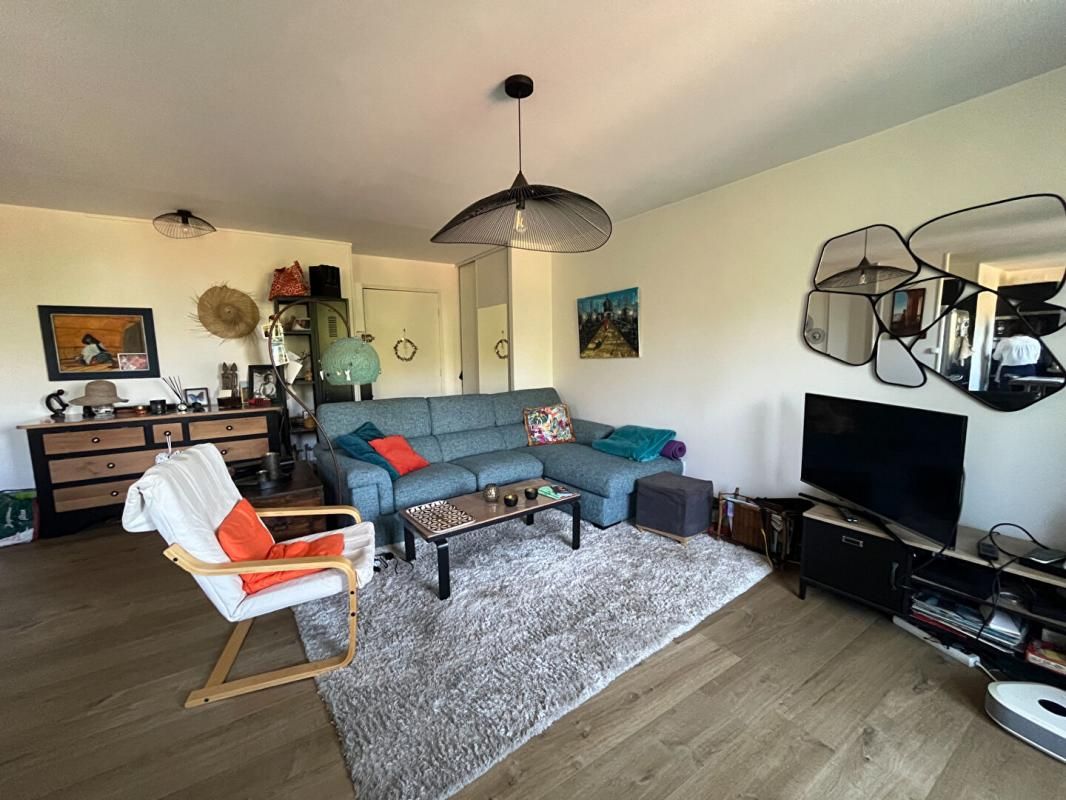 LE MANS Bord de l'Huisne superbe T3 avec balcon et petite terrasse 1