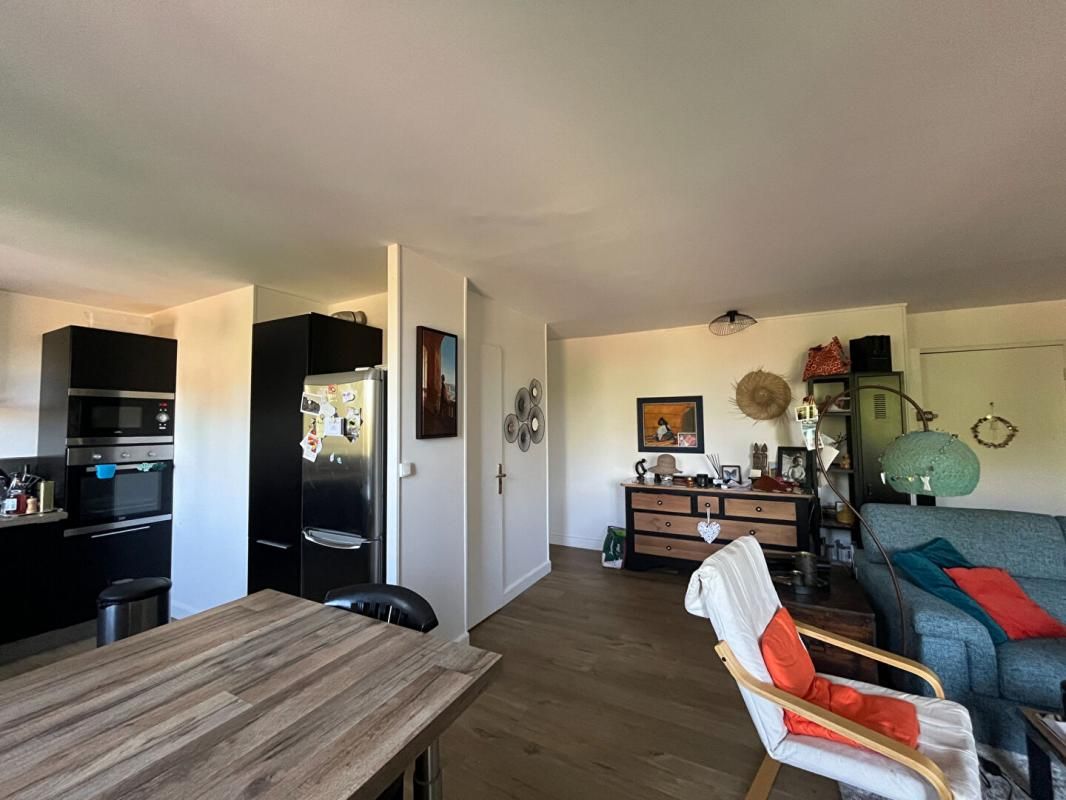 LE MANS Bord de l'Huisne superbe T3 avec balcon et petite terrasse 2