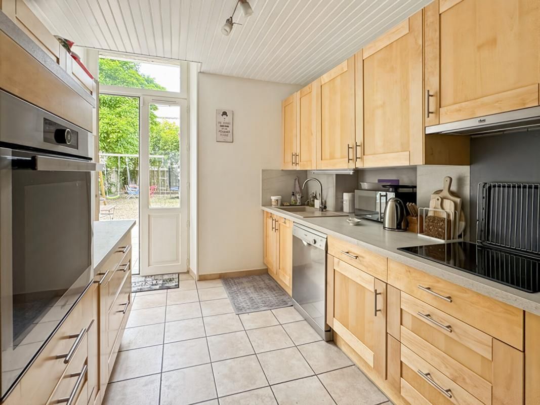 PERIGUEUX Maison bourgeoise 220 m2, 5 chambres, garage 4