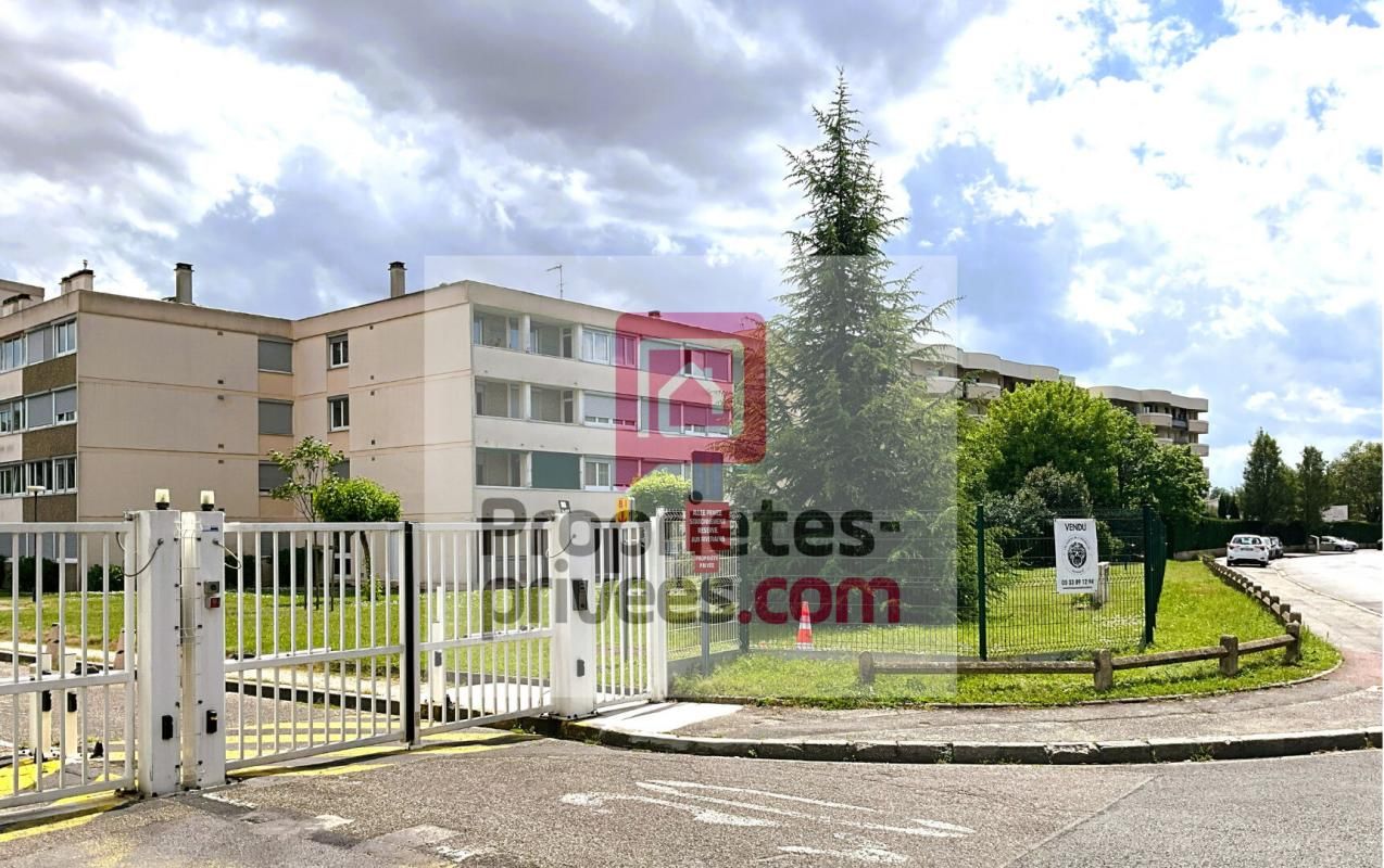Appartement T3/T4 avec balcon et parking