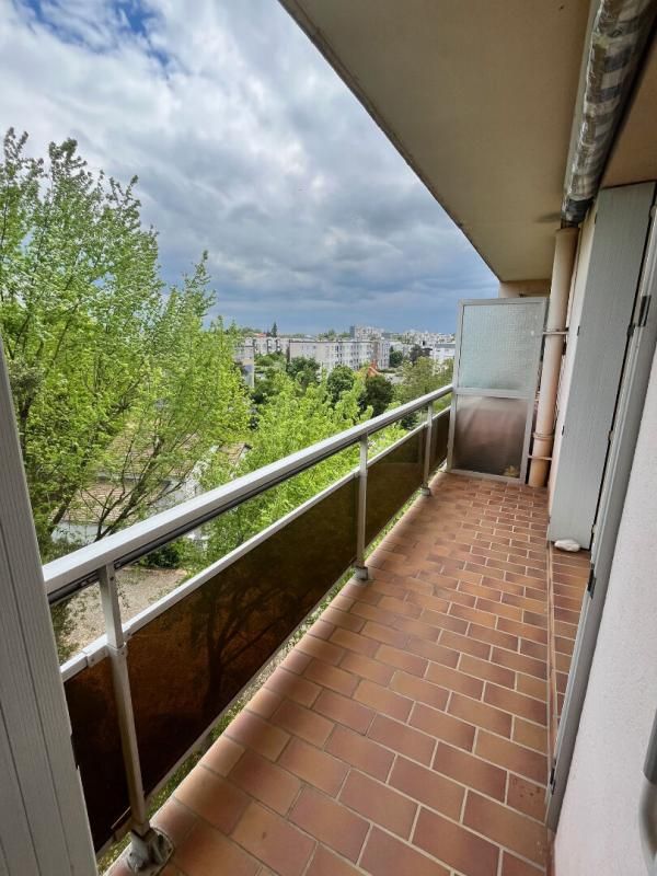 MOULINS Appartement Moulins Cave Garage Balcon 2