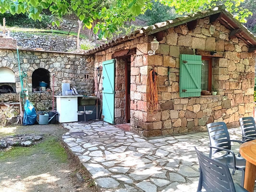 CABANON EN PIERRE
