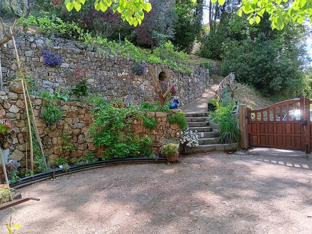 BARGEMON CABANON EN PIERRE 4
