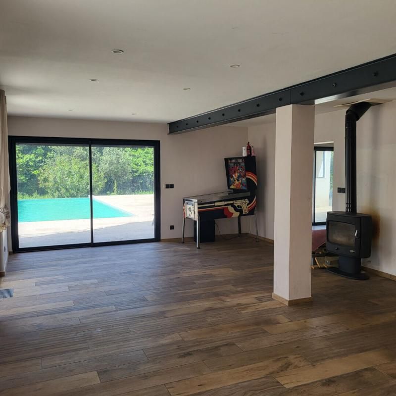 SERNHAC A vendre - Villa contemporaine avec piscine entre Beaucaire et Nimes 4