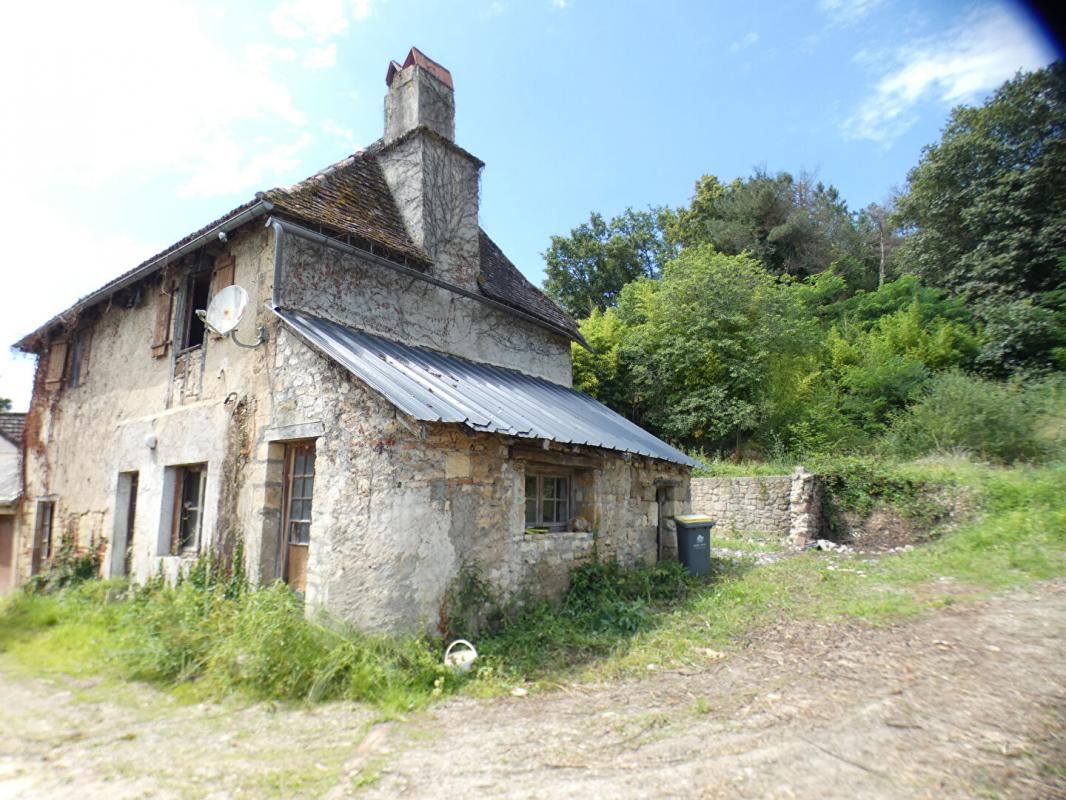 Maison en pierre avec terrain constructible et agricole